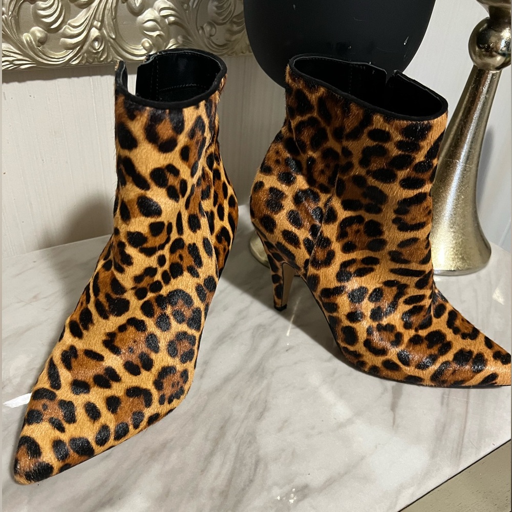 Leopard Print Pointed Toe Ankle Boots in Brown